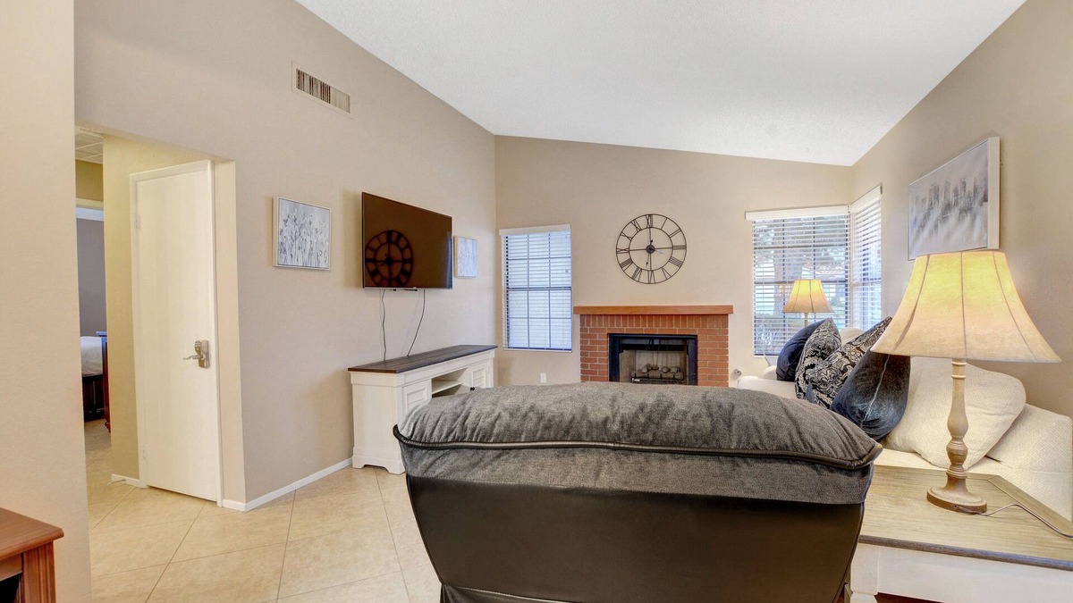 Spring Valley House | Spring Valley 2 Bedrooms 5 Miles from the Strip