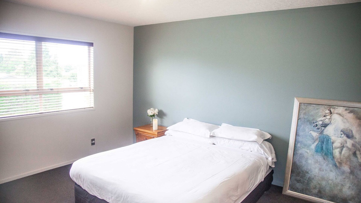 Cust Apartment | Springbank MountainSide Apartment