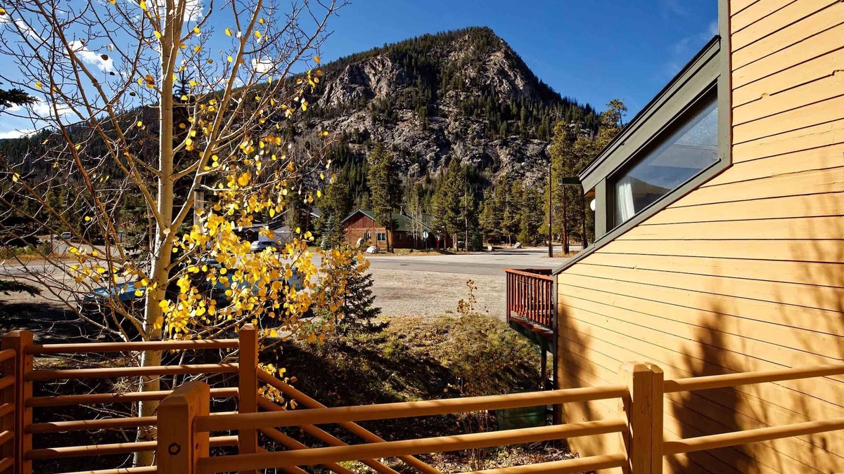Royal Mountain Ranch House | Spruce Point Townhome: Great Location & Views