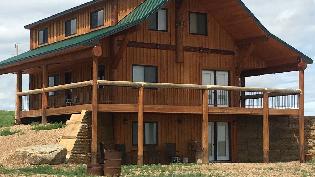 Newell Cabin | Spur Creek Lodge on the prairie - Buffalo and longhorns