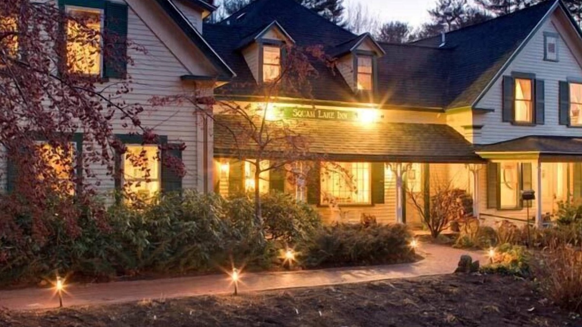 Holderness Hotel | Squam Lake Inn