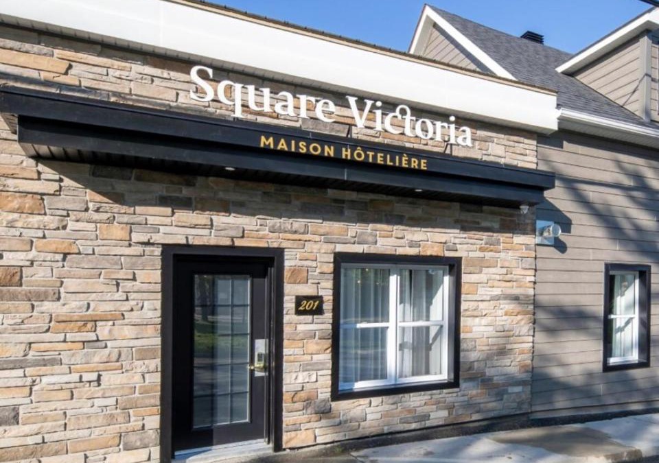 East Angus Hotel | Square Victoria Maison Hôtelière