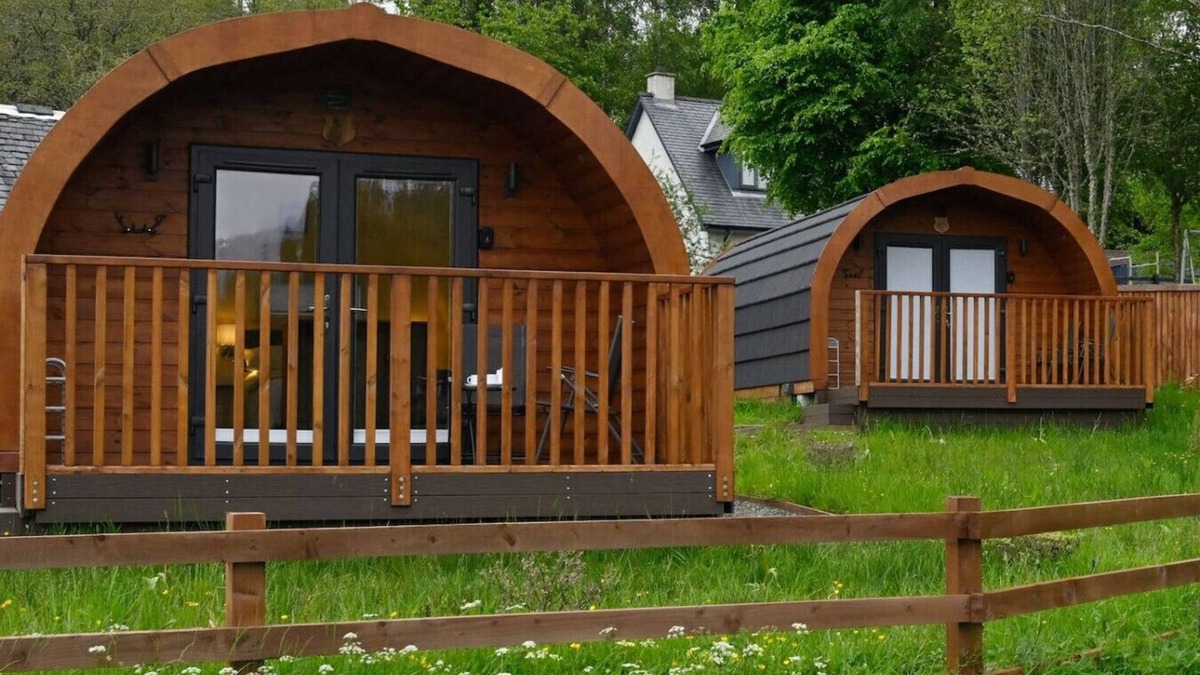 Roybridge Cabin | Squirrel Lodge near Roy Bridge