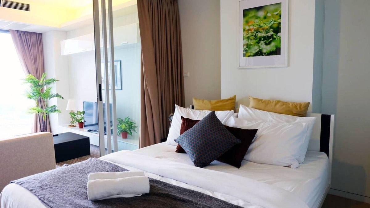 Samsen Nai Condo | [SR 2.4] 2BR FUTURISTIC @ BTS, Bangkok