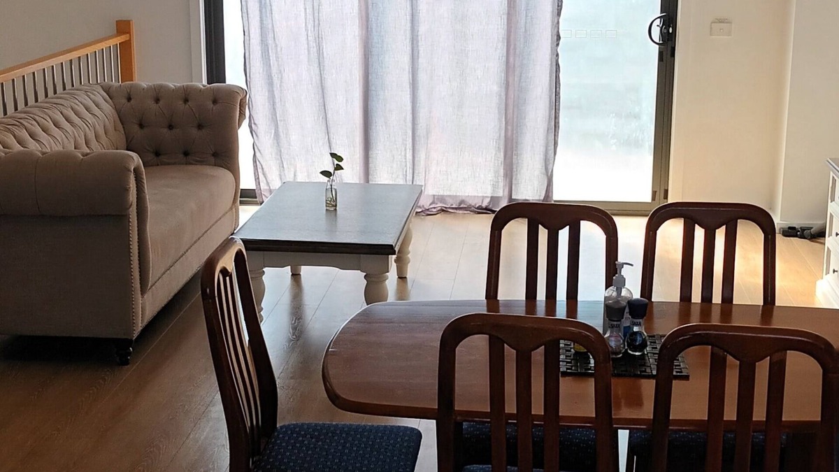 Melbourne House | Sredna Home 🏡 3-bedrooms townhome with WiFi, AC in Welcoming West Footscray