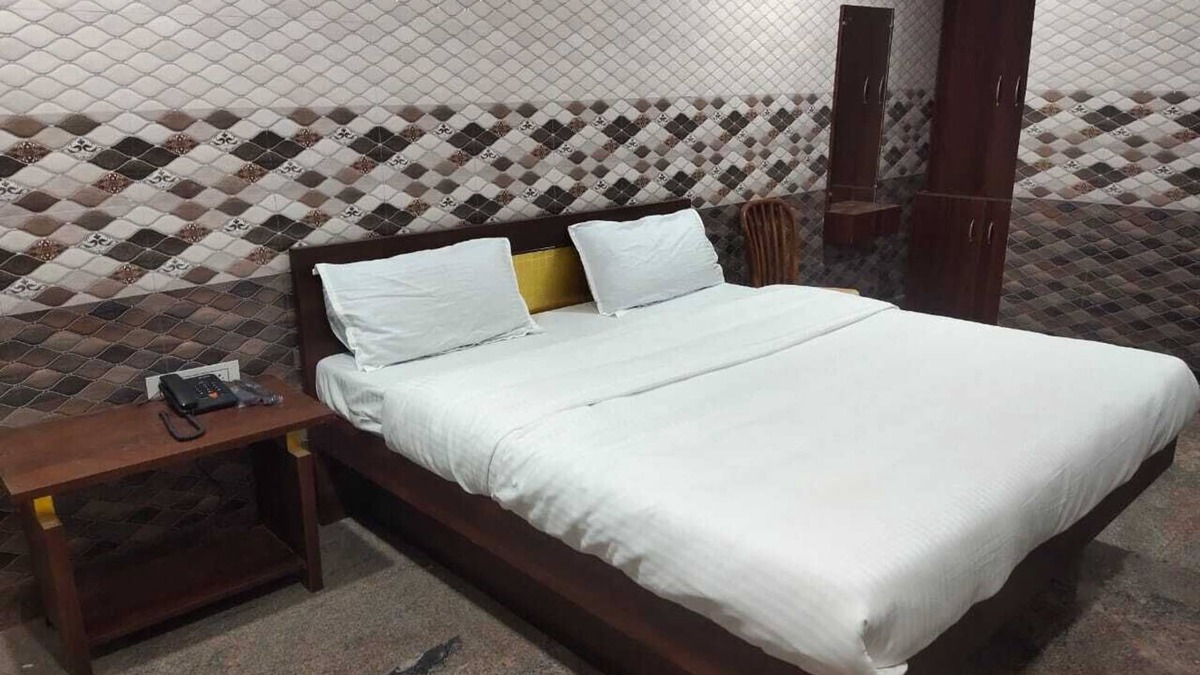 Arakkonam Hotel | Sri Mahalakshmi Deluxe Lodge