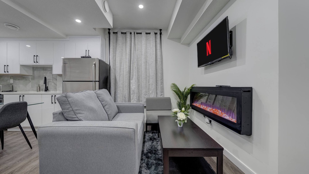 St. Albert House | St. Albert Luxury New 2BR/2BA Basement Private Entrance Pet-Friendly