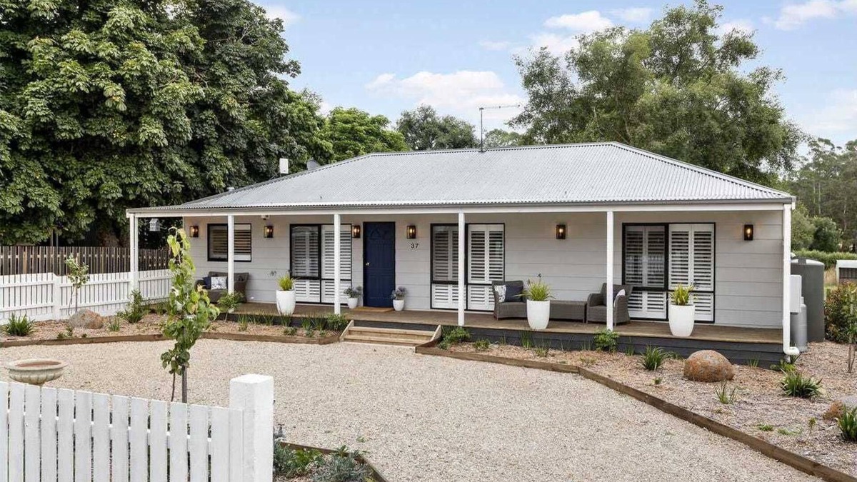 Trentham Cottage | St Andrew's Cottage Trentham