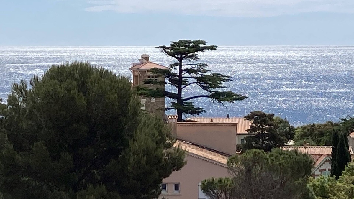 Saint-Aygulf Apartment | St Aygulf, couple, sea 200m away, panoramic view from Esterel to the Issambres hills