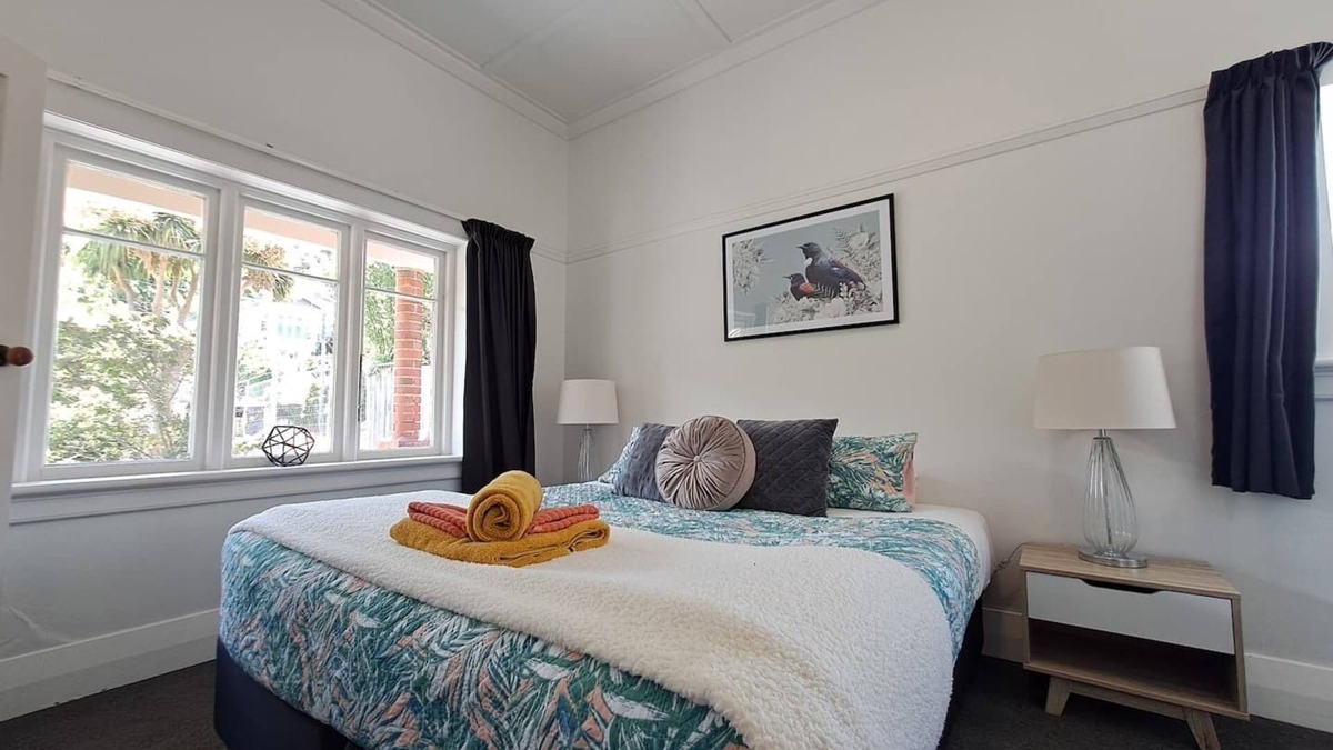 St. Clair House | St Clair Stay – Walk to the Surf - 2 bedrooms