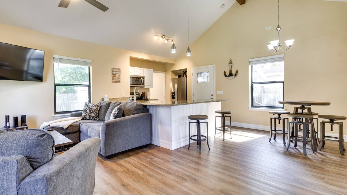 St. Cloud House | St Cloud Vacation Rental - Walk to Lakefront Park!