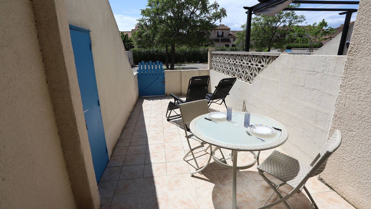 Latour-Bas-Elne Ski Chalet | St Cyprien bright apartment with large terrace