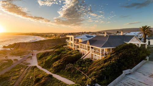 Port Elliot House | St Helens - Absolute Ocean Frontage - 1 The Strand Port Elliot- Linen Included