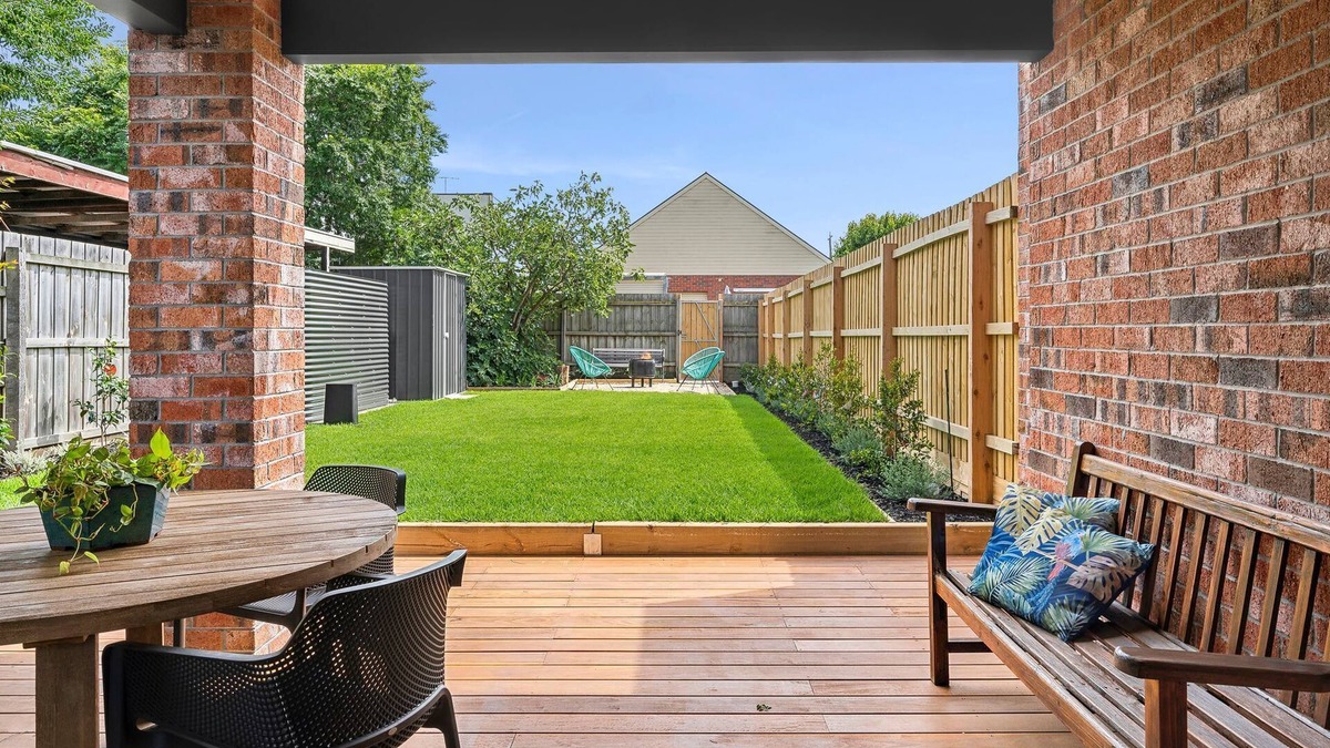 Rippleside House | St Helens I Stunning Family Townhouse in Geelong