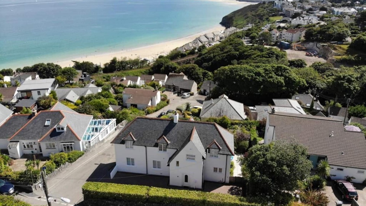 Carbis Bay House | St Ives & Carbis Bay beach sea views with Hot Tub