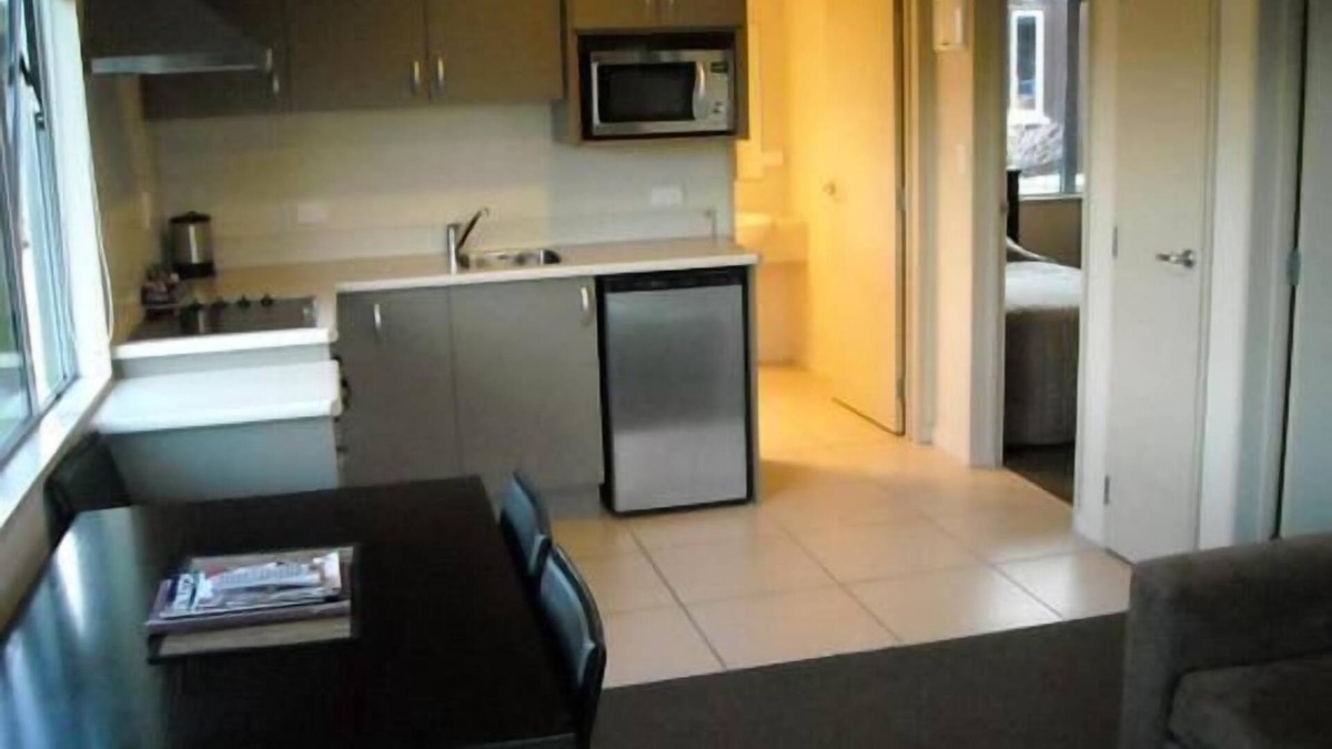 Milton Hotel | St John's Court Motel