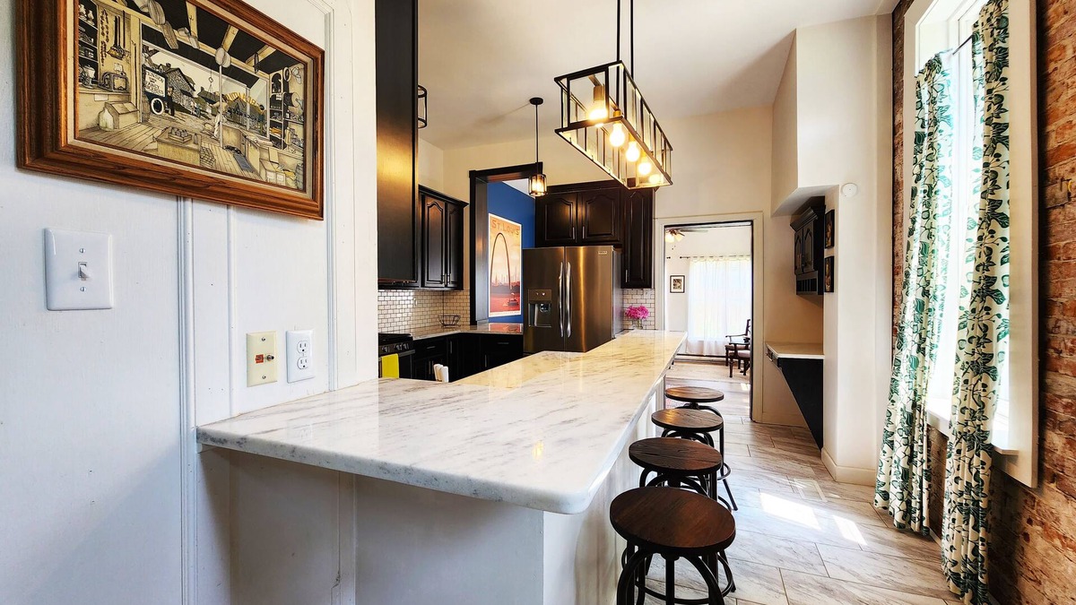 Benton Park House | St. Louis Modern Retreat- sleeps 12-Family Friendly-Convenient Location