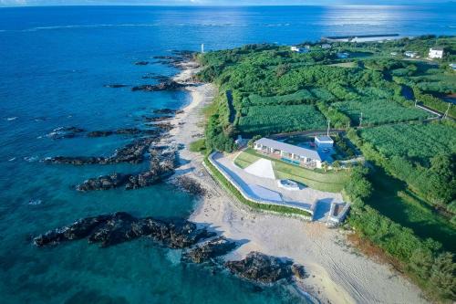 Yoron Villa | St Maire Yoron Sheera Villa