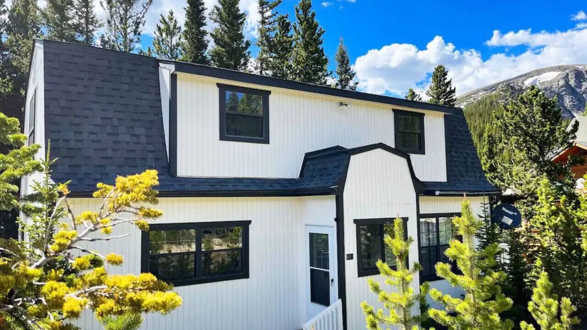 Saint Mary's House | St Mary's Glacier Retreat | A Cozy Lakeside Escape
