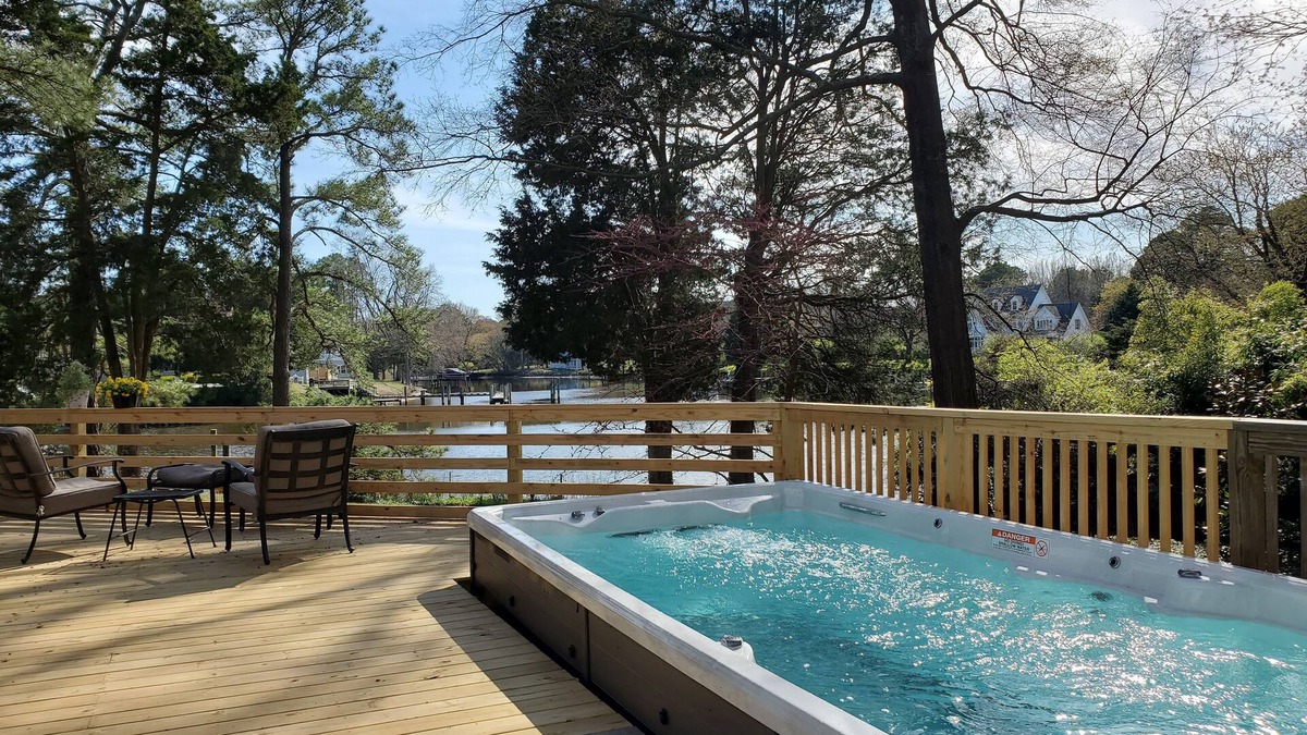 St. Michaels House | ST MICHAELS-Private Waterfront, Huge Deck& 19’Swim spa-pool, Kayaks, 2 MBRooms