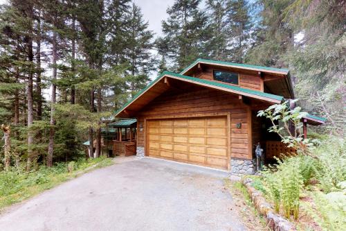 Alyeska House | St. Moritz House & Apartment