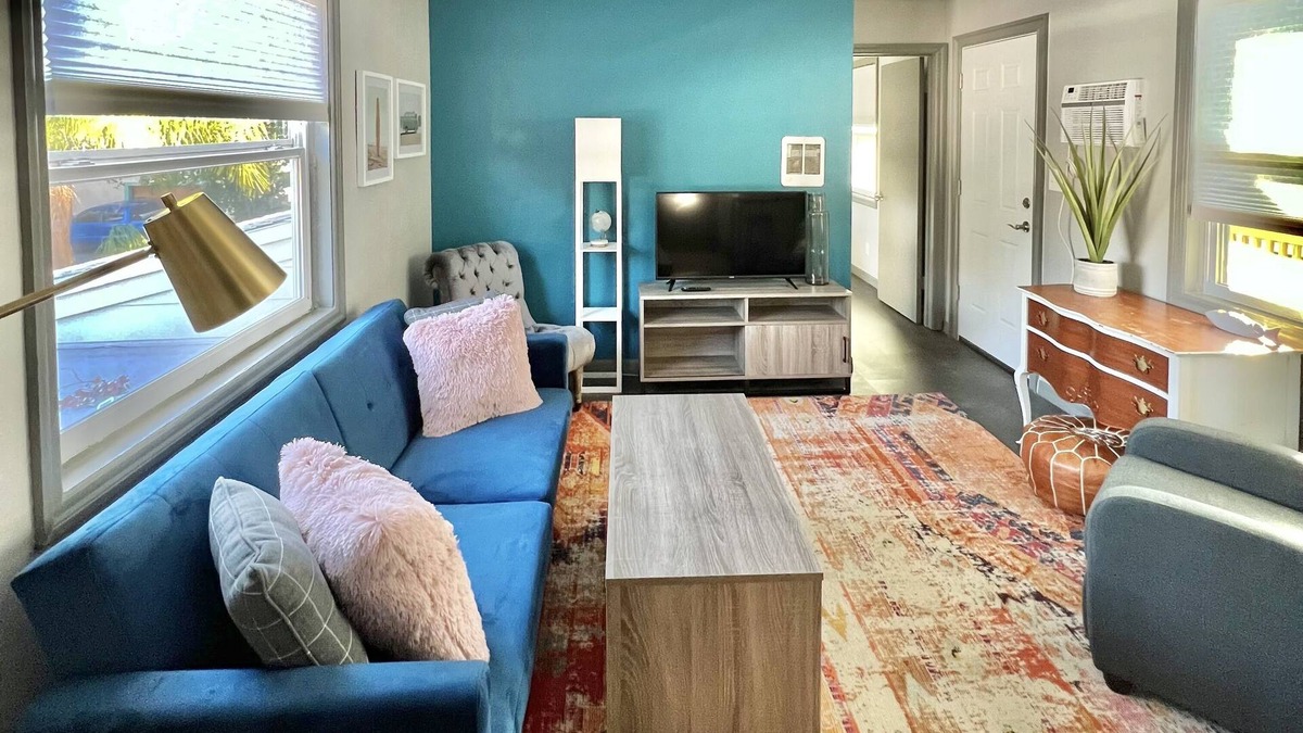 Historic Old Northeast Apartment | St Pete Summer Retreat | Renovated (Charming!) 1-BDR Apt Minutes from Downtown