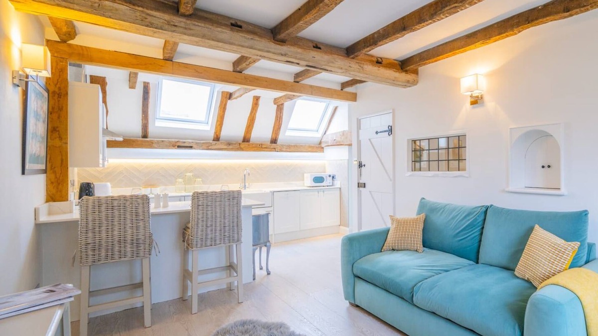 Marlow Apartment | Stable Annex Bisham - Vibrant 1 Bed With Parking