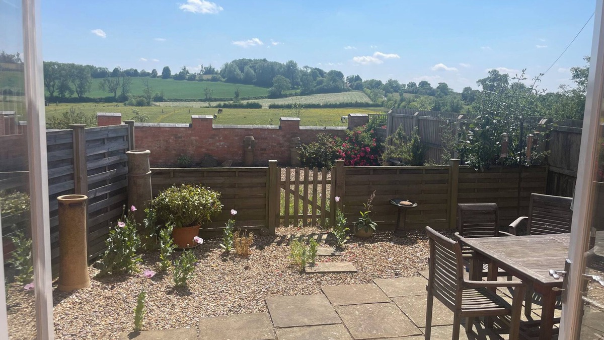 East Norton Cottage | STABLES COTTAGE, pet friendly, with a garden in Uppingham
