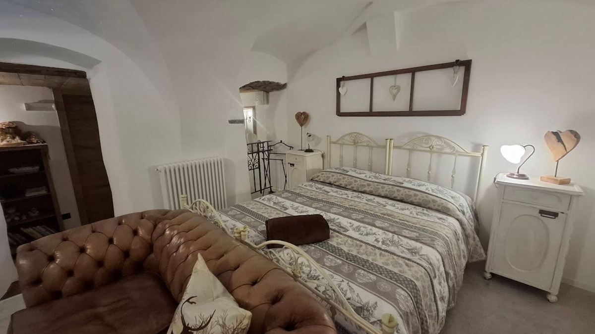 Montagnaga House | STABLES SUITE with one freestanding bath ntypical Trentino charming style