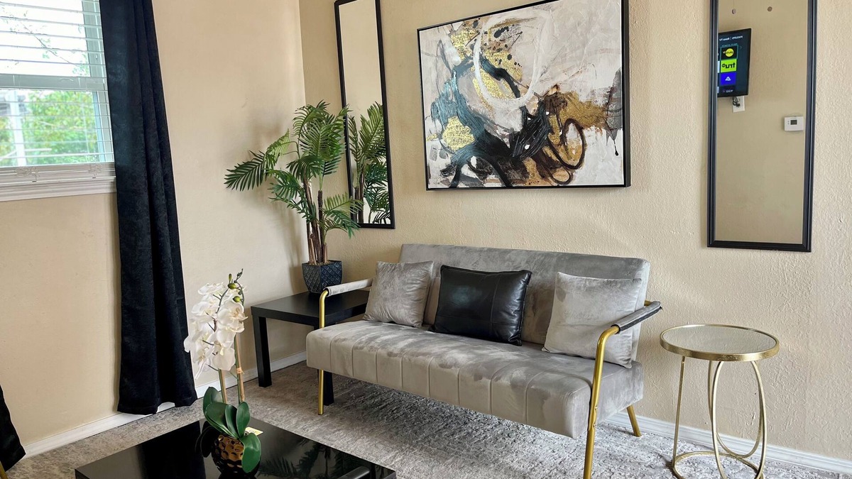 South Arlington Apartment | Stadium Suite: 3 miles from AT&T & Globe Life Stadium