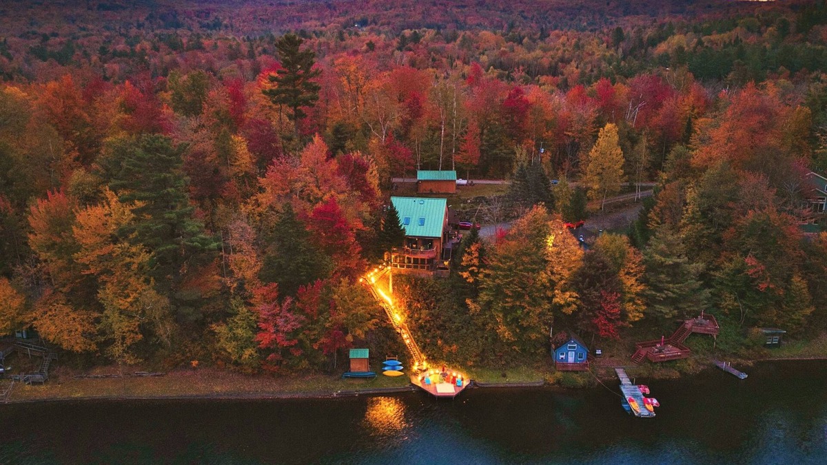 Eden Cottage | Stairway To Heaven-VT Lakefront! Hot Tub & More! 25 Mins to Stowe!