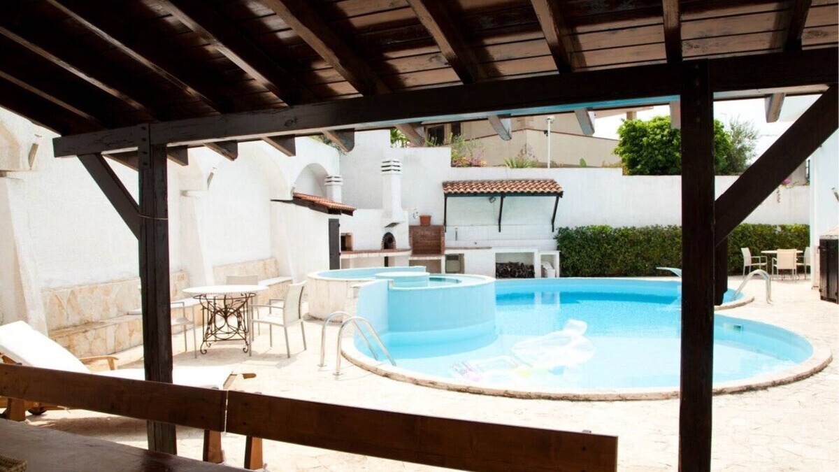Leporano Marina Villa | STAIRWAYS PRESTIGIOUS VILLA WITH 11 BEDS, POOL, Beach 250mt panorama