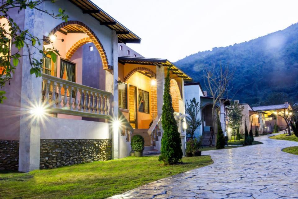 Suan Phueng Resort | Stamp Hills Resort