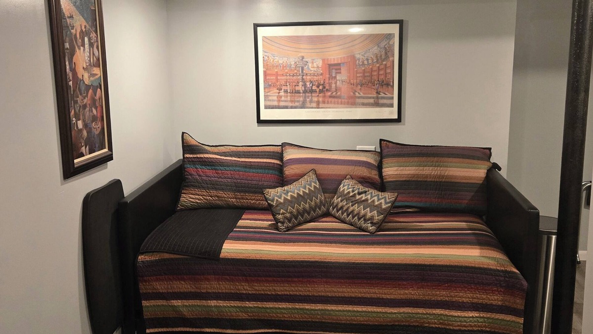 Mount Adams Apartment | Stand Alone Studio, Free Off Street Parking, Walkable 2 Downtown, Beautiful Area