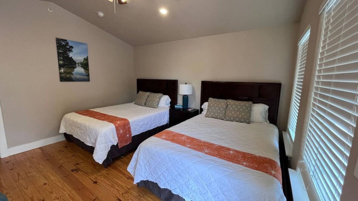 Kerrville Cabin | Standalone Double Queen Cabin near River #14