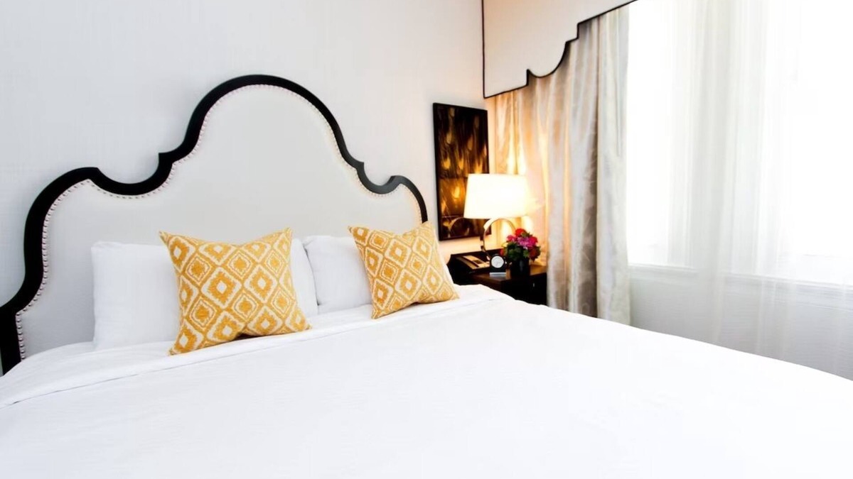 Kalorama Heights Hotel | Standard King, Churchill Hotel, Business Center, Dupont Circle Proximity