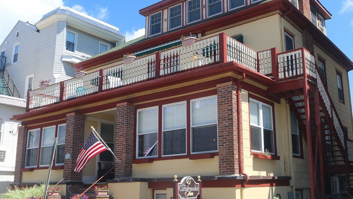 Ventnor City Bed & Breakfast | Standard King Room 300 feet from the boardwalk and beach with parking and full breakfast