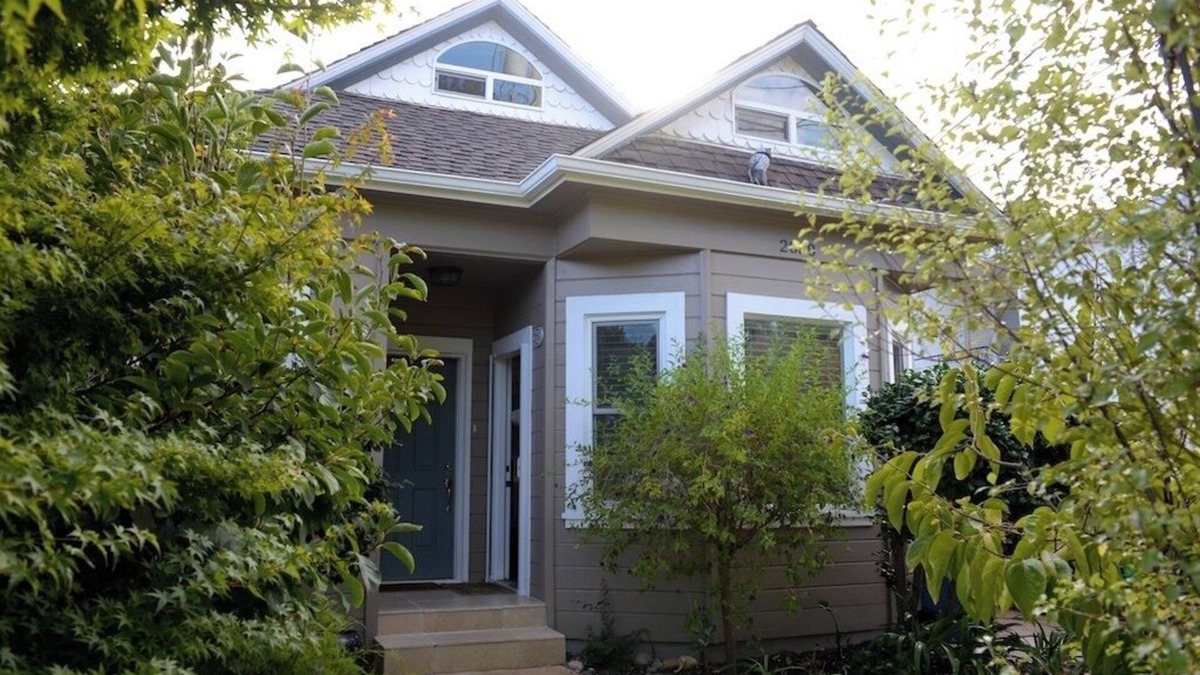 Stanford House | stanford university adjacent,elegant,remodelled gem