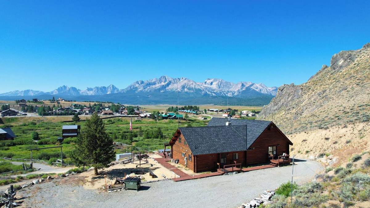 Stanley Cabin | Stanley House - Hillside Cabin with Panoramic Views of the Sawtooth Mountains