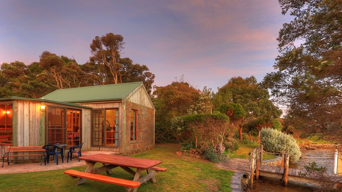 Stanley Cottage | Stanley Lakeside Spa Cabins