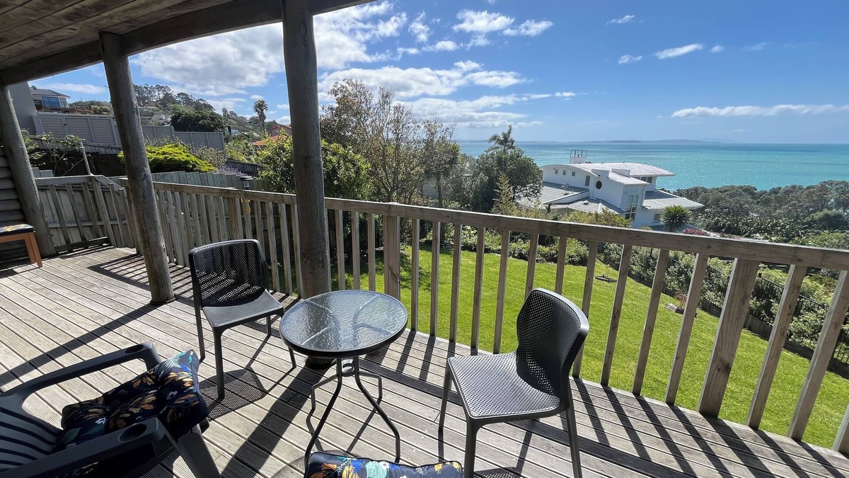 Stanmore Bay House | Stanmore Bay Log Cabin - short walk to beach