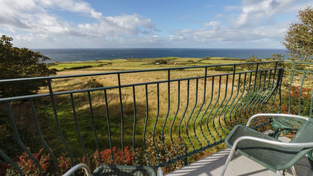 Patrick House | Stansfield House is based on the west coast of the Isle of Man, perfect for viewing golden sunsets a