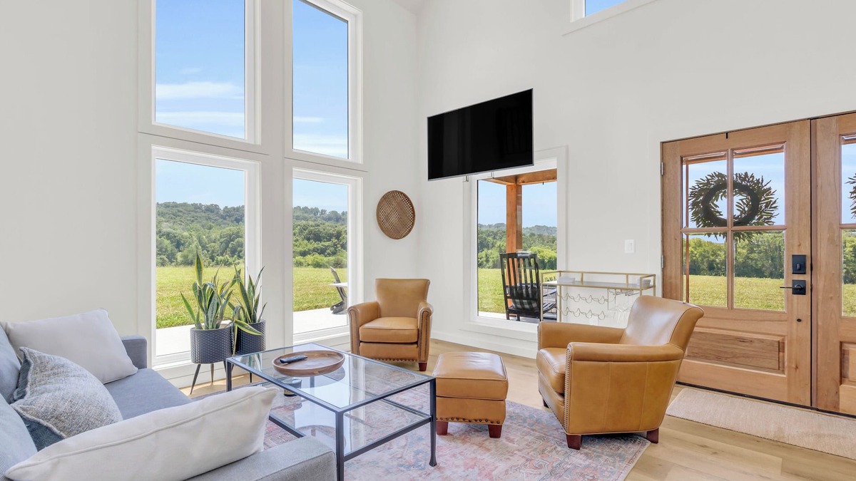 Riceville House | Star Hill Farm Barndo Retreat – Hillside Serenity with Hot Tub