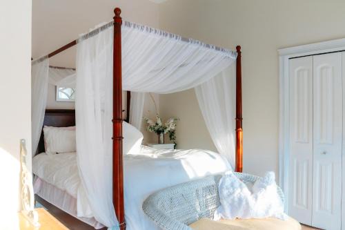 Fergusons Cove Bed & Breakfast | Star of the Sea B&B
