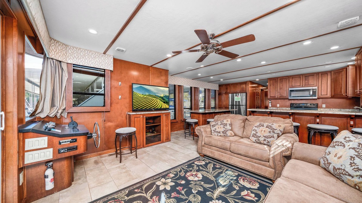 Byrdstown Boat Rental | Stardust - 6bedroom/2bath houseboat with full kitchen, hot tub and so much more!