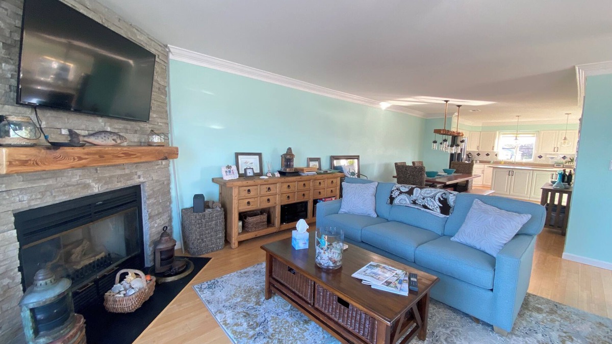 Norfolk House | Starfish Cottage . Direct Beachfront!