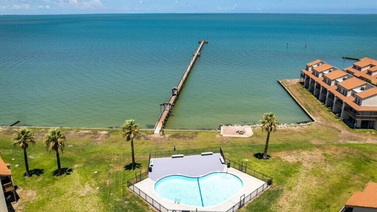 Harbor Oaks House | Starfish Cove- Amazing Bayfront Condo! Short Term and Long-Term Rentals