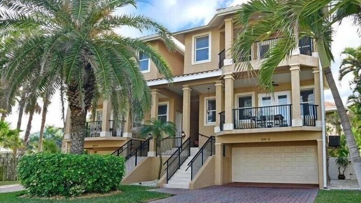 Bradenton Beach Villa | Starfish West- Beautiful Villa private pool and a few steps to the beach
