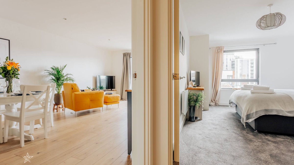 Southampton City Centre Apartment | Starhost Residences Large Stylish 1 Bedroom Apartment in Ocean Village