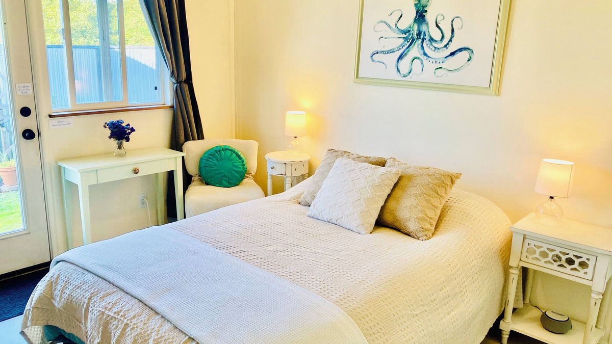 Arcata Apartment | Starlight Studio in Arcata with Kitchenette, fenced yard, WIFI, & full bathroom